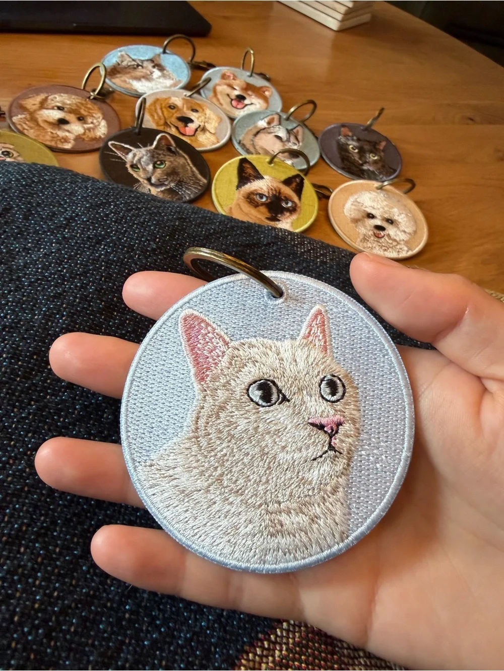 Double-Sided Embroidered Keychain – White British Shorthair Style Cat Bag Charm